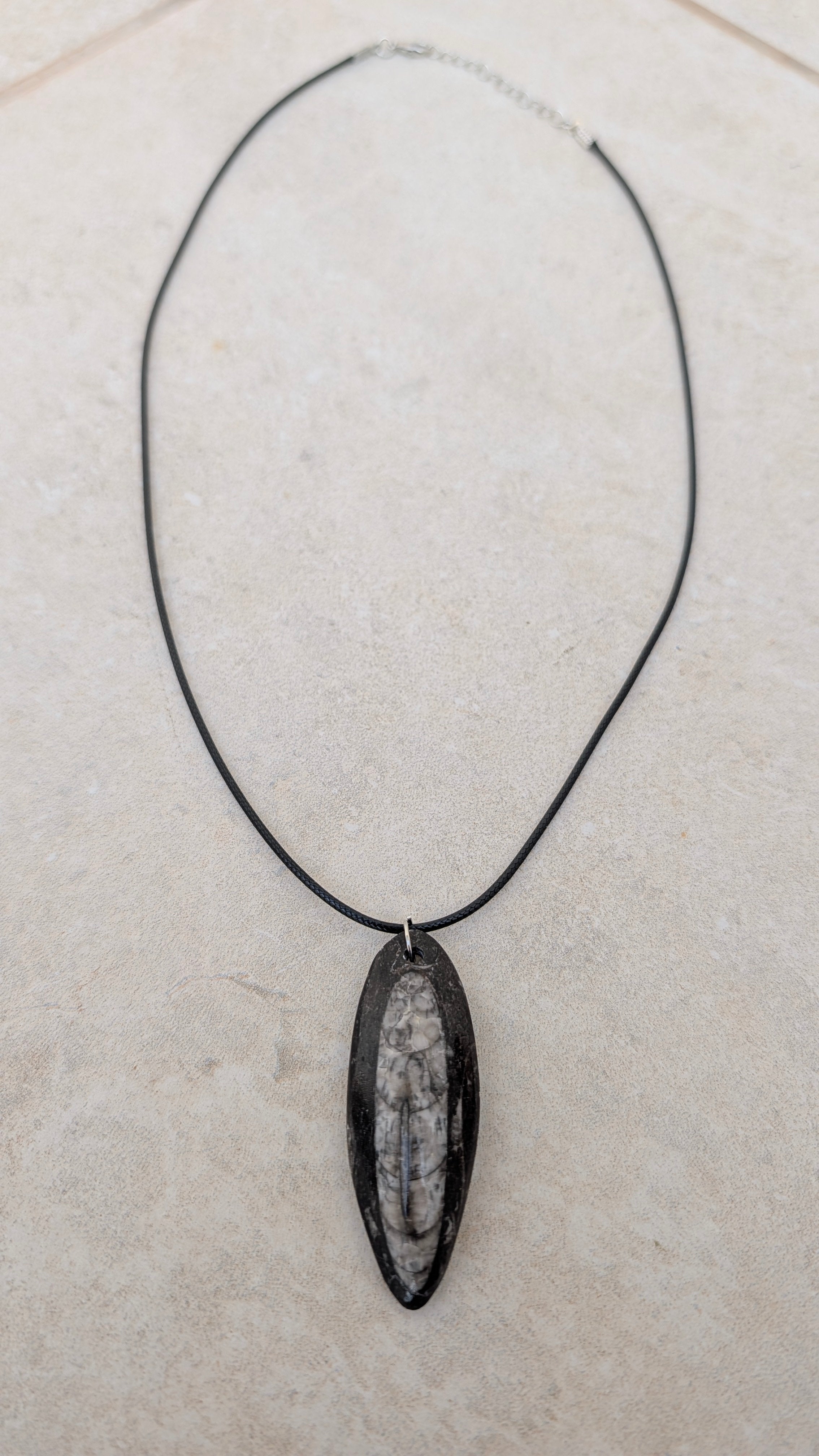 Collier pendentif Orthoceras